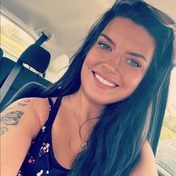 Meet Your Posher Nikki - Picture 1 of 1